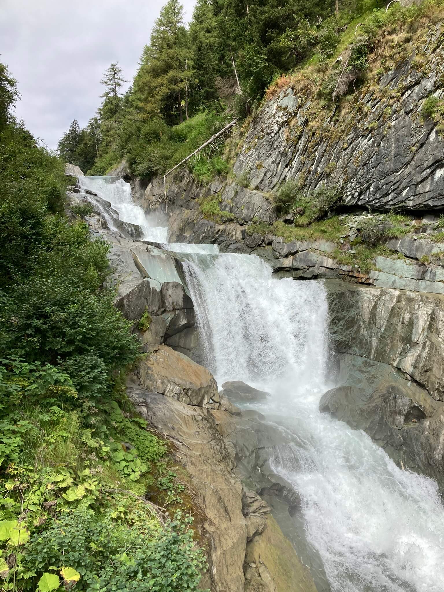 Bild zeigt einen Wasserfall